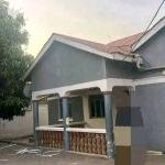 3 Bedroom House with a sitting room and kitchen for rent in Thongping